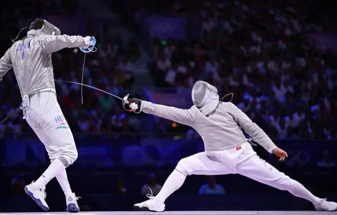 韩国击剑选手勇夺冠军，展现实力