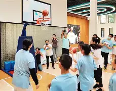 姚明代表中国篮协出席国际峰会