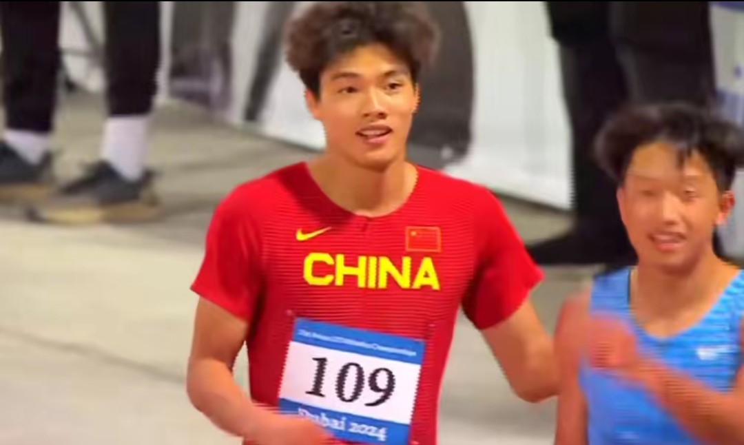 阿联酋田径选手在比赛中取得胜利
