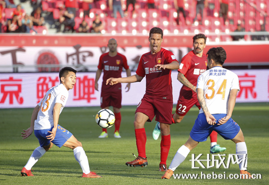 华夏幸福主场击败富力,全取三分稳居中超中游 华夏幸福主场击败富力,全取三分稳居中超中游