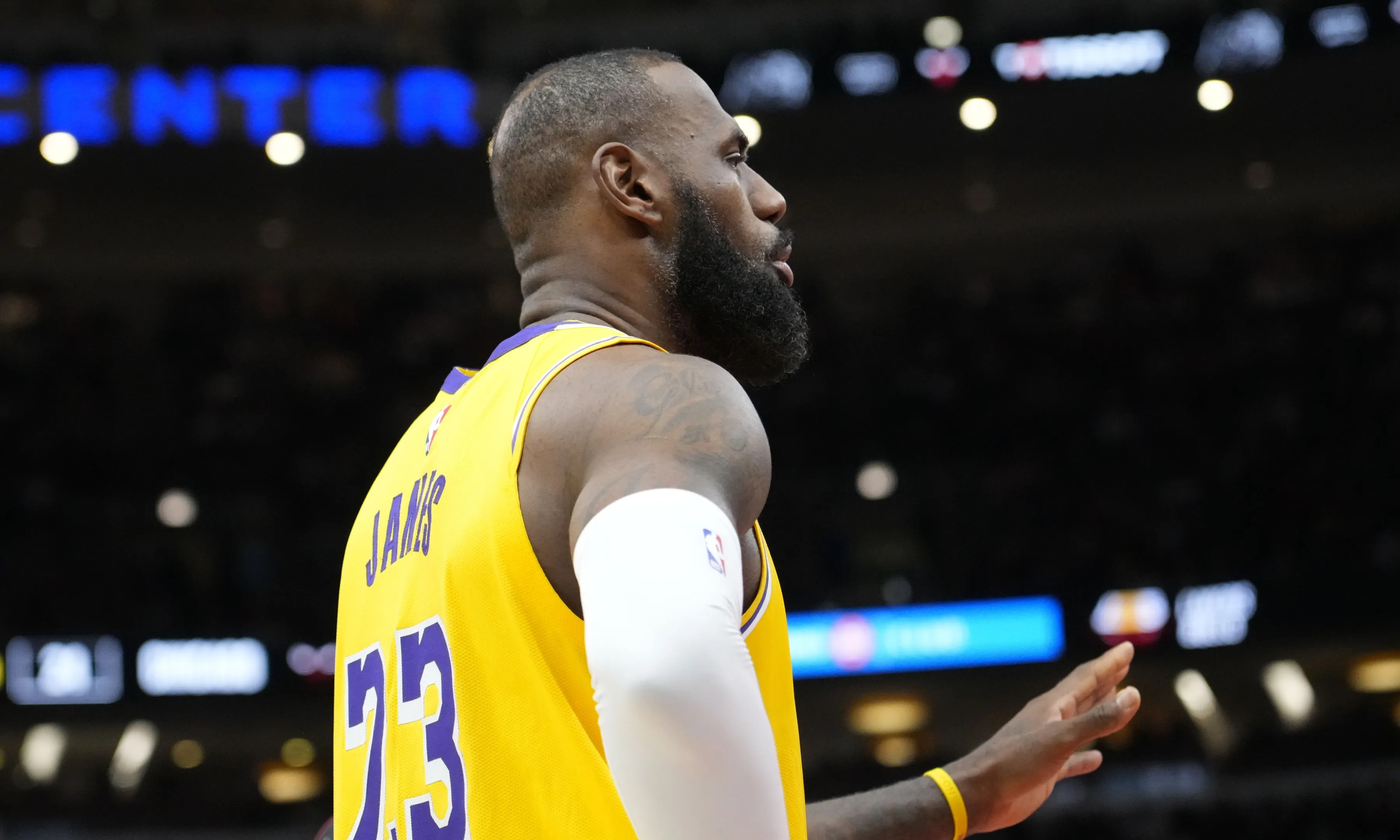 湖人大胜灰熊，豪取四连胜