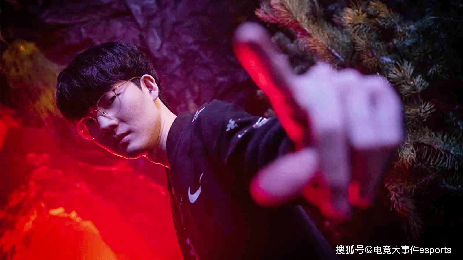 T1爆冷HLE，Deft完成帽子戏法的简单介绍