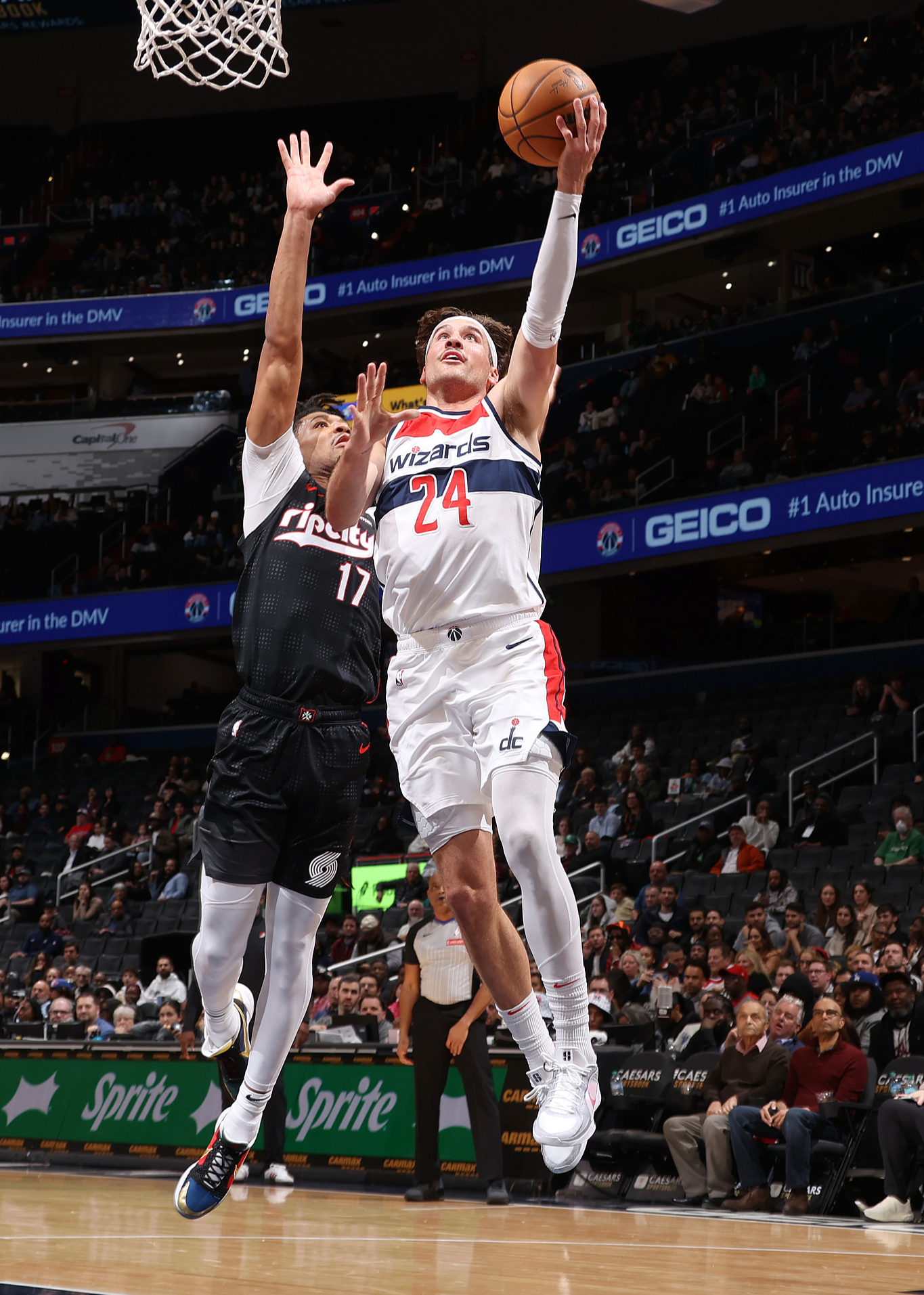 开拓者逆转奇才，取得连胜