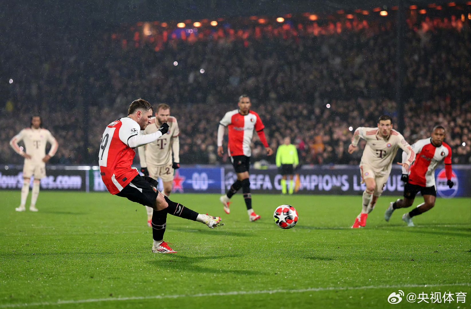 关于汉诺威主场逼平拜仁慕尼黑，全队表现抢眼！的信息