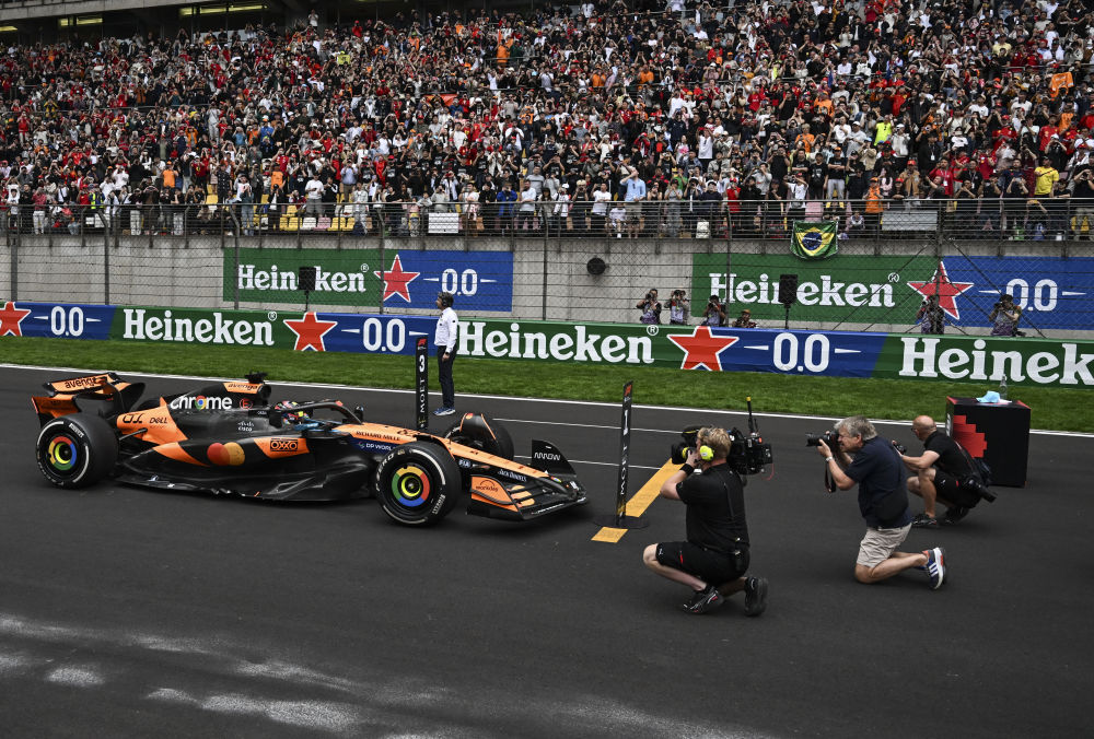 关于法拉利力克索伯车队，皮亚斯特里统治全场的信息